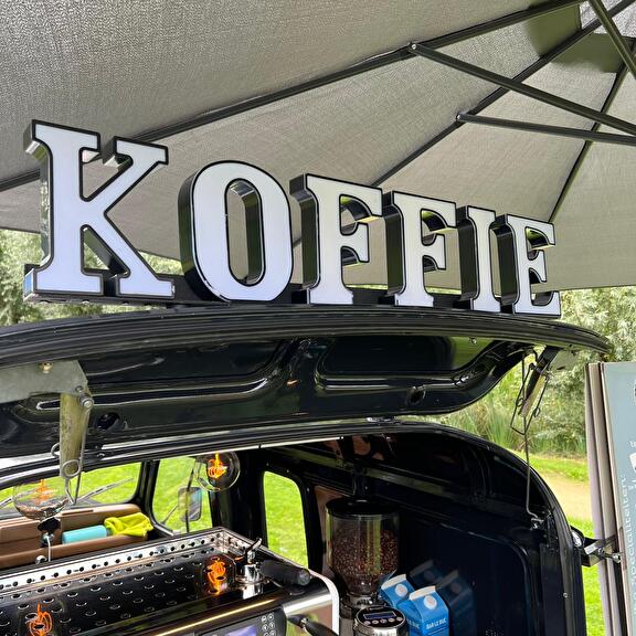 Koffievoertuigen van LekkerBakkie