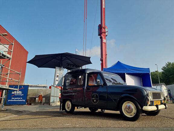 Koffie & Thee Foodtruck: LekkerBakkie Renault Oldtimer 